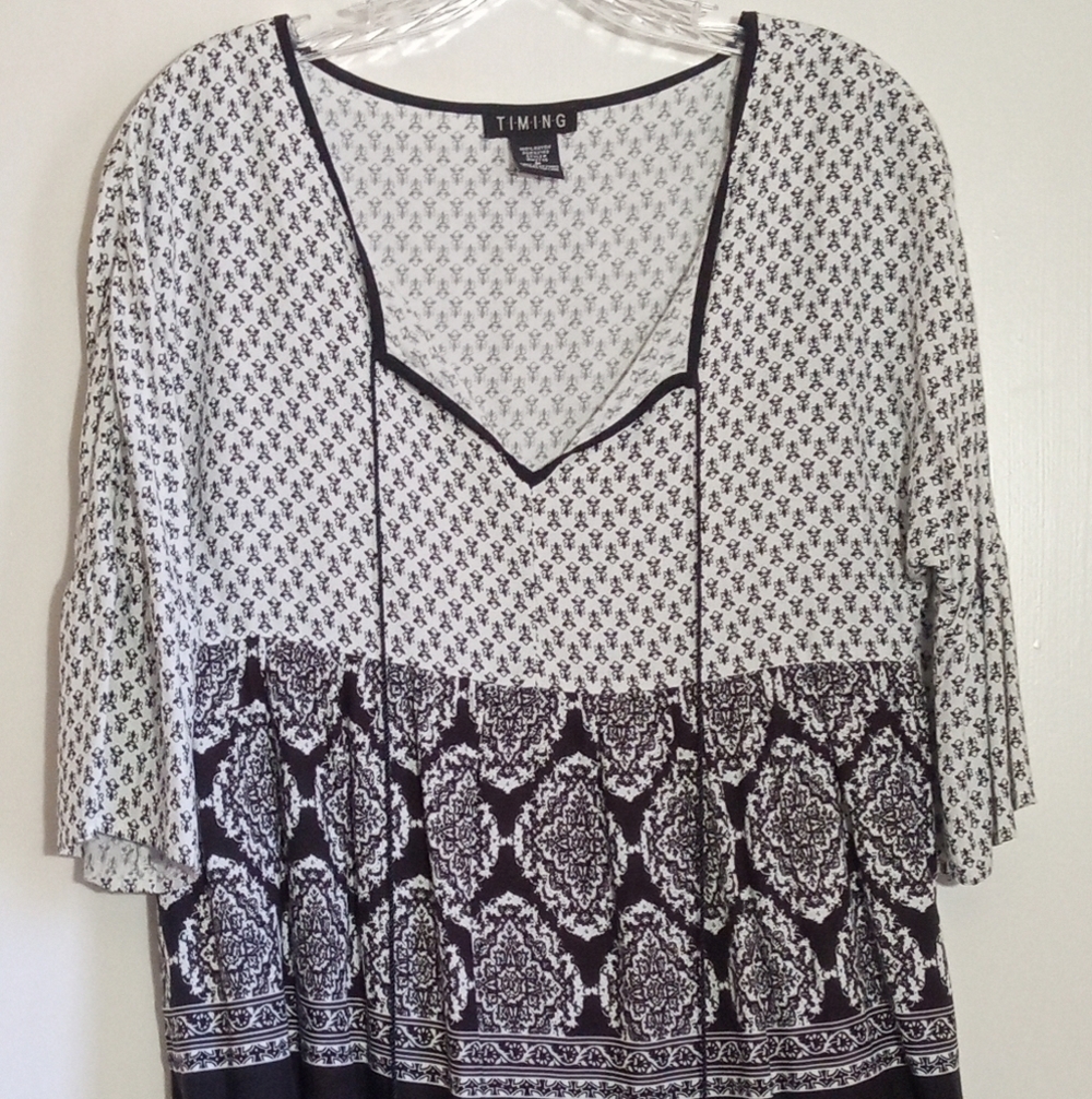 Timing black and white 3/4 bell sleeve peplum top women's size medium